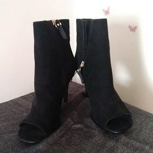 BETSYVILLE BETSY JOHNSON SUEDE ANKLE BOOT